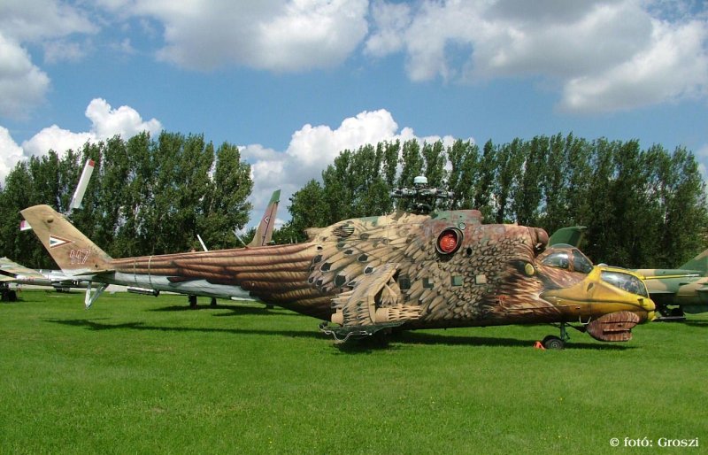 Kép a Mil Mi-24 típusú, 117 oldalszámú gépről.