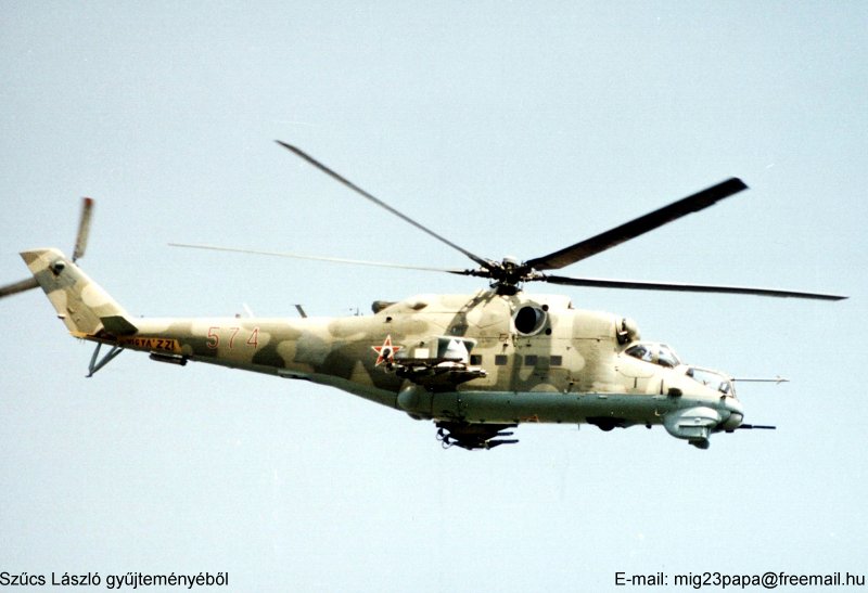 Kép a Mil Mi-24 típusú, 574 oldalszámú gépről.