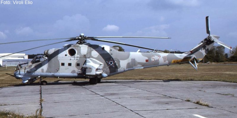 Kép a Mil Mi-24 típusú, 579 oldalszámú gépről.
