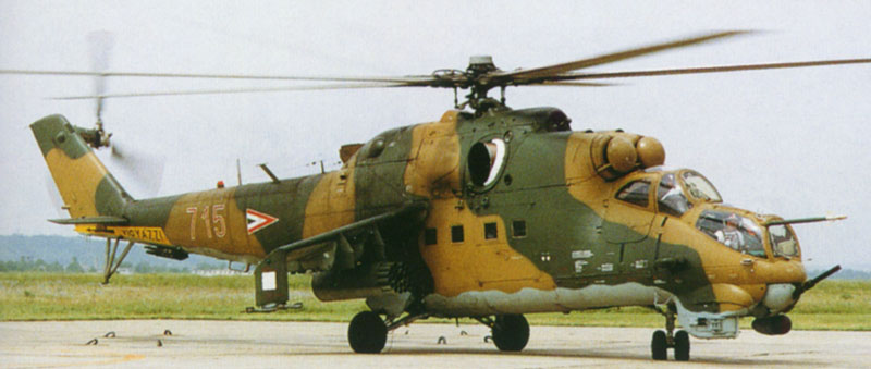 Kép a Mil Mi-24 típusú, 715 oldalszámú gépről.
