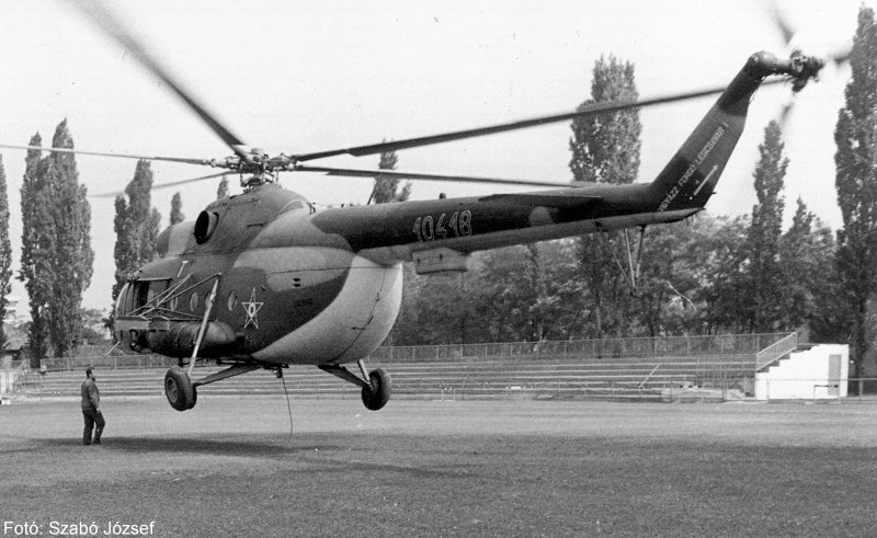 Kép a Mil Mi-8 típusú, 10418 oldalszámú gépről.