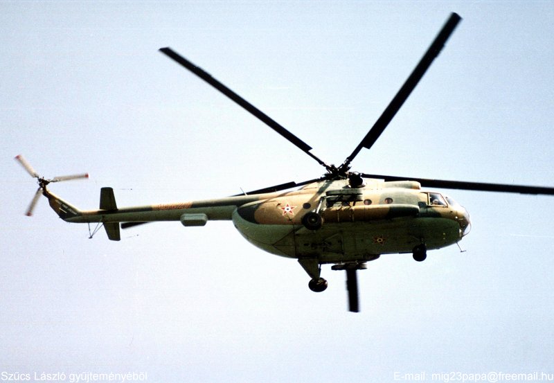 Kép a Mil Mi-8 típusú, 10427 oldalszámú gépről.