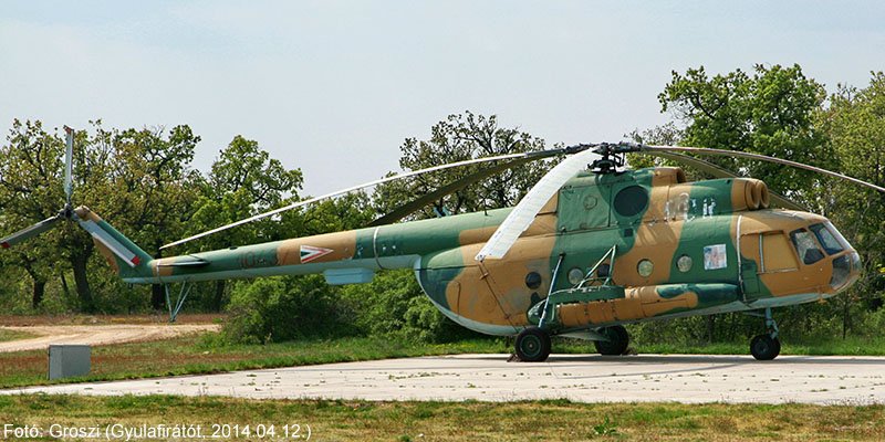 Kép a Mil Mi-8 típusú, 10437 oldalszámú gépről.