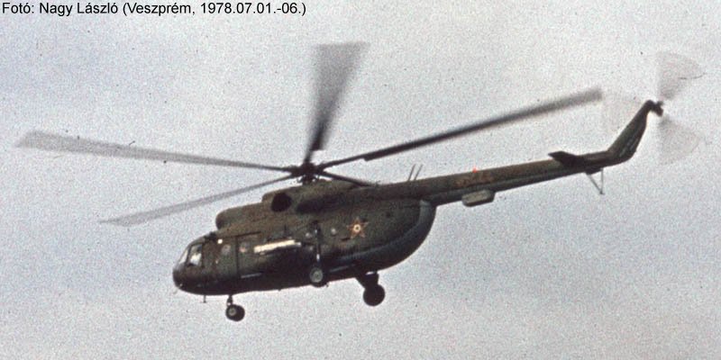 Kép a Mil Mi-8 típusú, 10444 oldalszámú gépről.