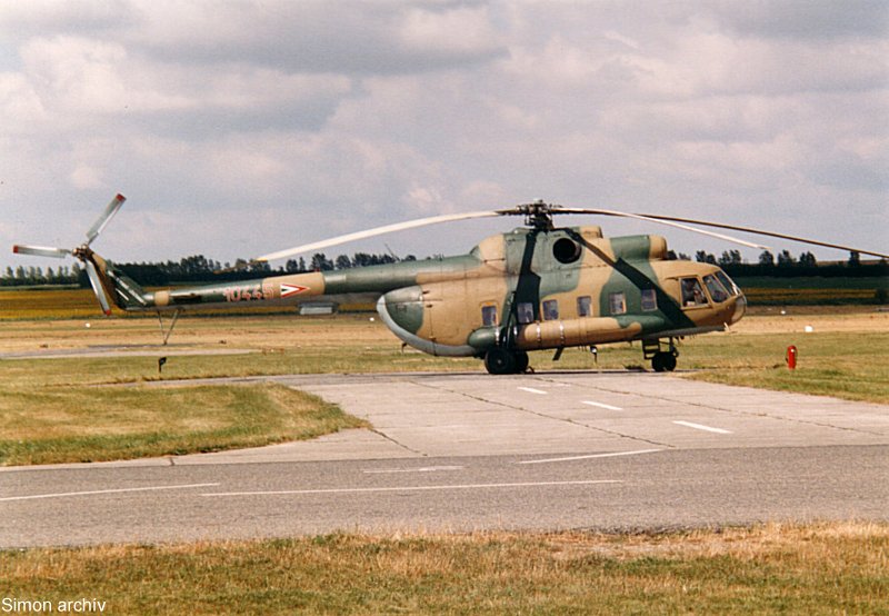 Kép a Mil Mi-8 típusú, 10445 oldalszámú gépről.