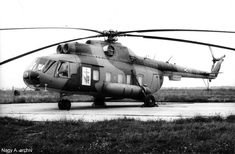 Kép a Mil Mi-8 típusú, 10446 oldalszámú gépről.