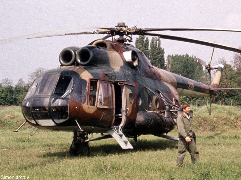 Kép a Mil Mi-8 típusú, 328 oldalszámú gépről.