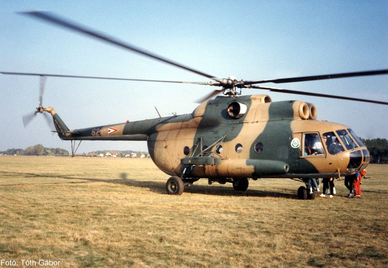 Kép a Mil Mi-8 típusú, 6215 oldalszámú gépről.