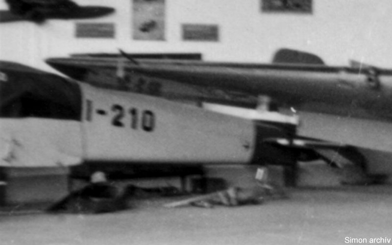 Kép a Zlin-381 Fecske típusú, I-210 oldalszámú gépről.