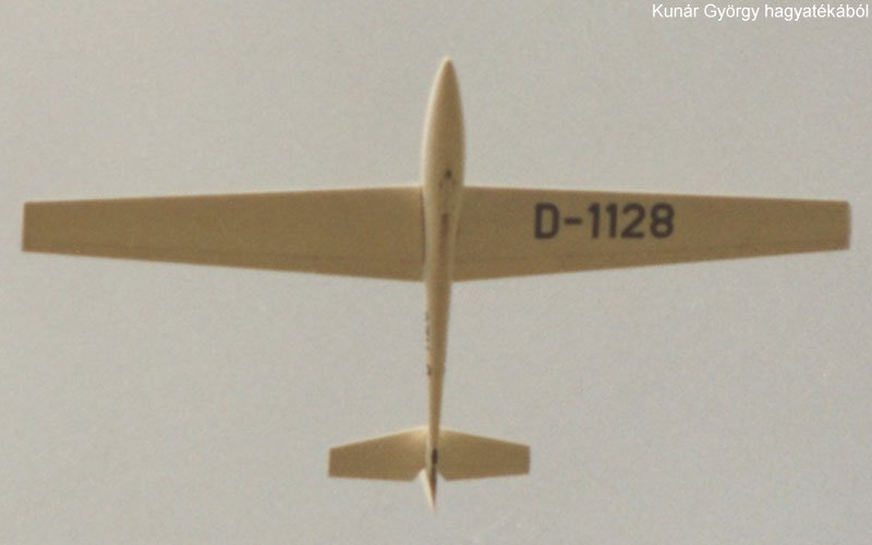 Kép a D-1128 lajstromú gépről.