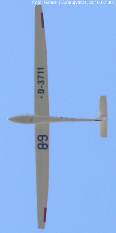 Kép a D-3711 lajstromú gépről.