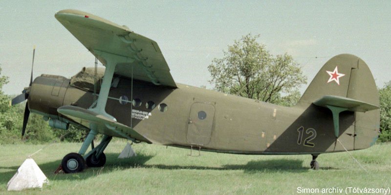 Kép a DOSZAAF fekete 12 lajstromú gépről.