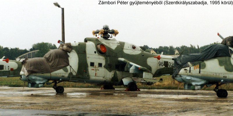Kép a Mil Mi-24 típusú, német katonai 96+02 oldalszámú gépről.