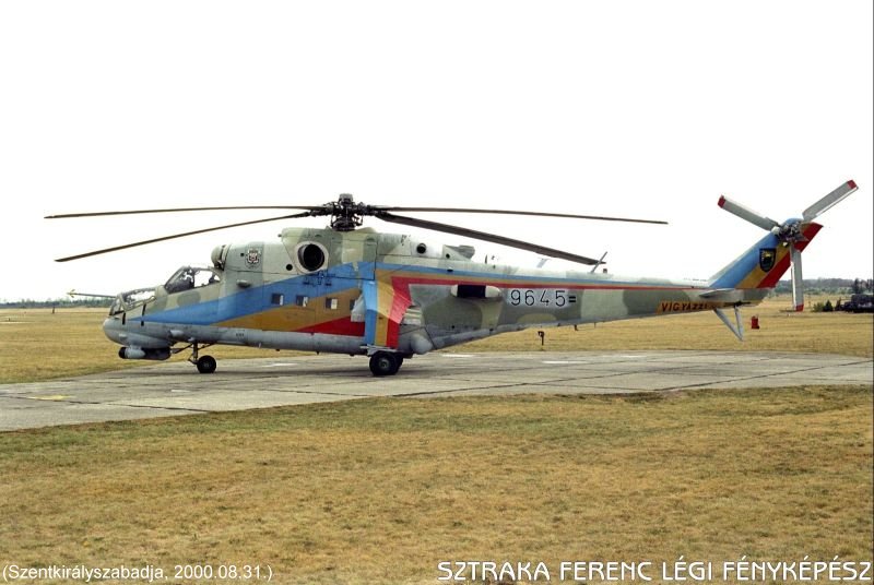 Kép a Mil Mi-24 típusú, német katonai 96+45 oldalszámú gépről.