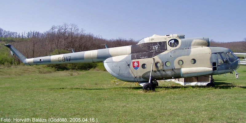 Kép a Mil Mi-8 típusú, szlovák katonai 0817 oldalszámú gépről.