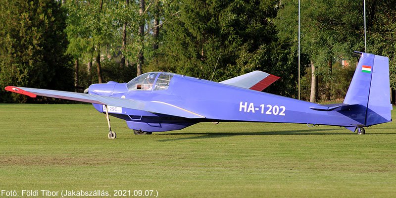 Kép a HA-1202 (2) lajstromú gépről.