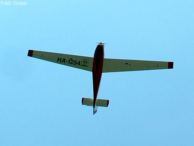 Kép a HA-1254 lajstromú gépről.