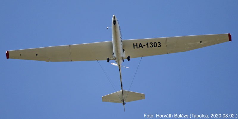 Kép a HA-1303 (2) lajstromú gépről.