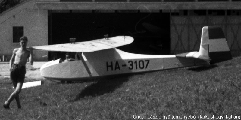 Kép a HA-3107 (1) lajstromú gépről.