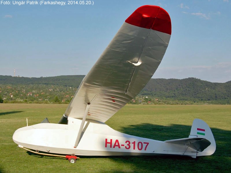Kép a HA-3107 (2) lajstromú gépről.