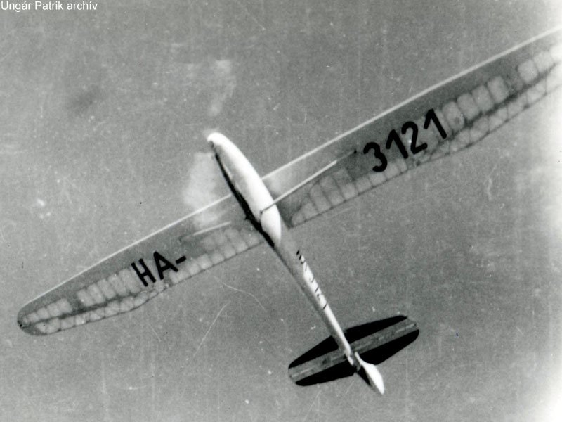 Kép a HA-3121 lajstromú gépről.