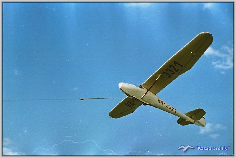 Kép a HA-3321 lajstromú gépről.