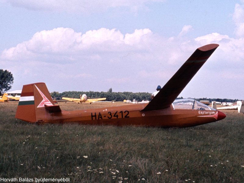 Kép a HA-3412 lajstromú gépről.