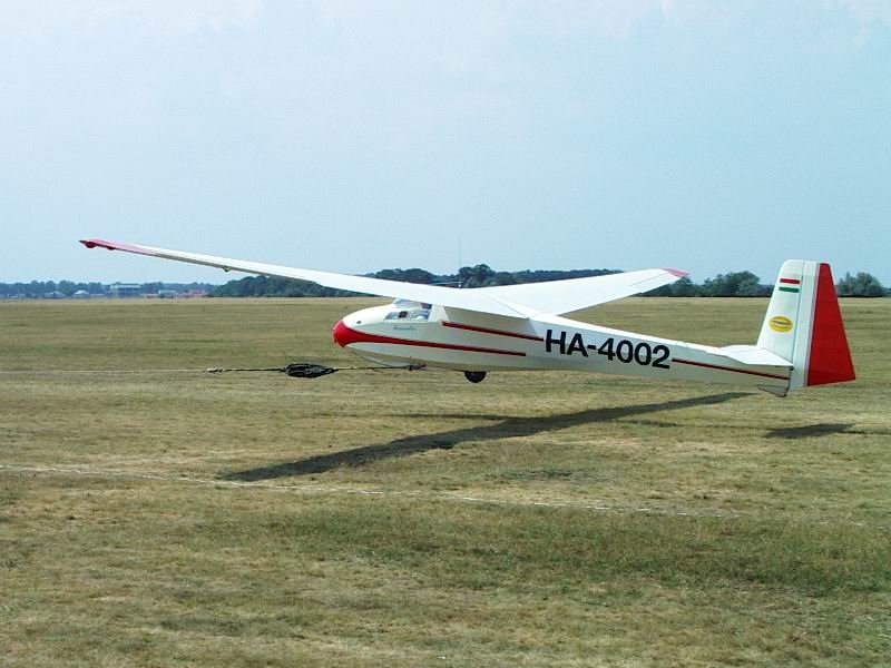 Kép a HA-4002 (2) lajstromú gépről.