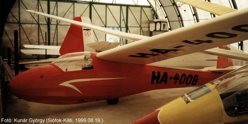 Kép a HA-4008 (2) lajstromú gépről.