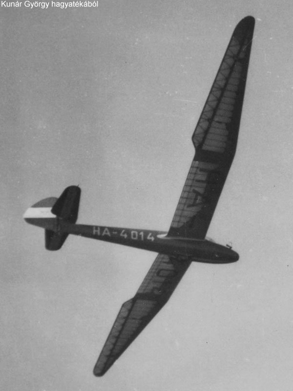 Kép a HA-4014 (1) lajstromú gépről.