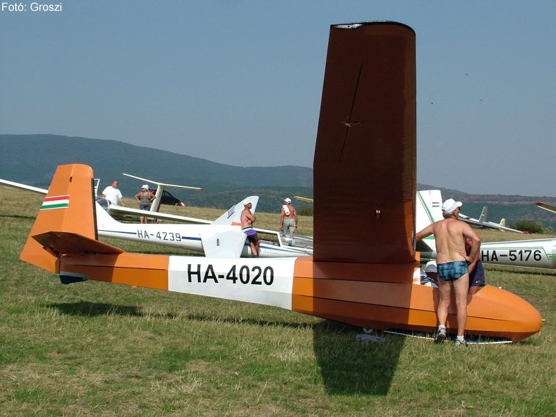 Kép a HA-4020 (2) lajstromú gépről.