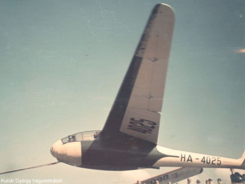 Kép a HA-4025 (1) lajstromú gépről.