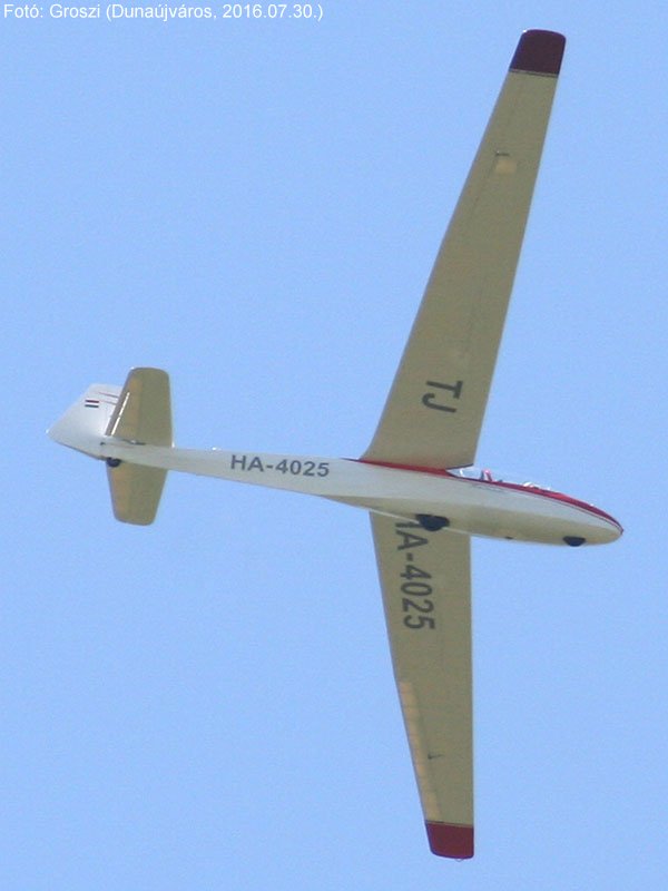 Kép a HA-4025 (2) lajstromú gépről.