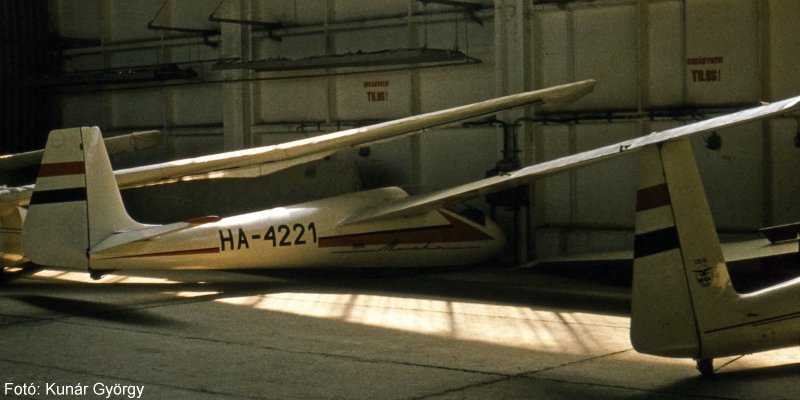 Kép a HA-4221 lajstromú gépről.