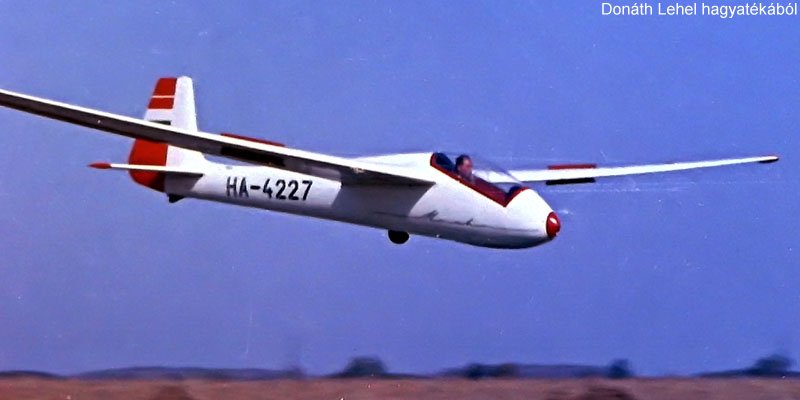 Kép a HA-4227 lajstromú gépről.