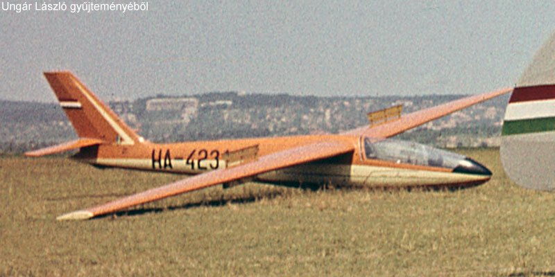 Kép a HA-4231 (2) lajstromú gépről.