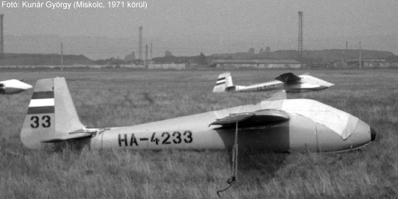 Kép a HA-4233 lajstromú gépről.