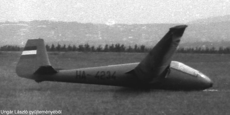 Kép a HA-4234 (1) lajstromú gépről.