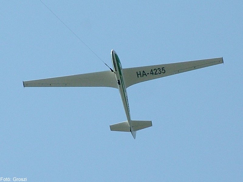 Kép a HA-4235 lajstromú gépről.