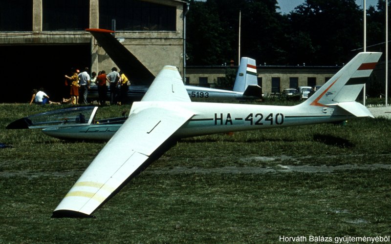 Kép a HA-4240 lajstromú gépről.