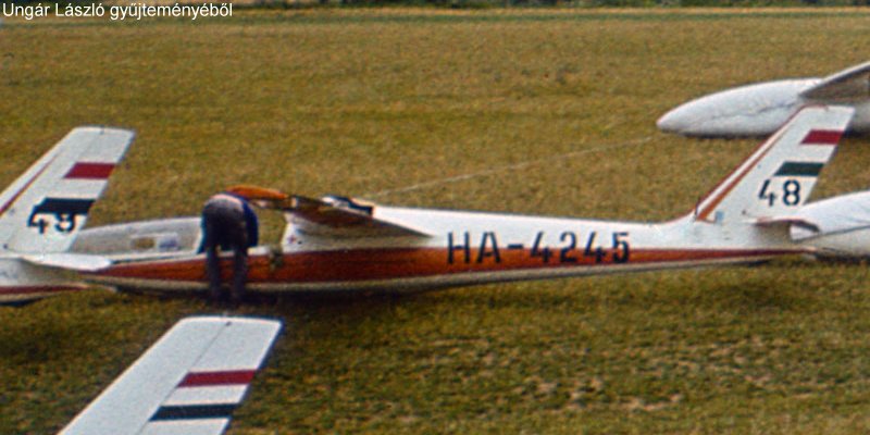 Kép a HA-4245 lajstromú gépről.