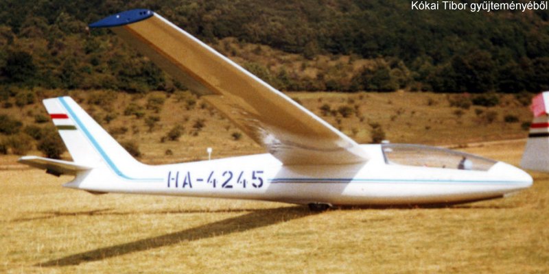 Kép a HA-4245 lajstromú gépről.