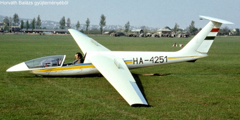 Kép a HA-4251 lajstromú gépről.