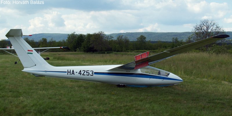 Kép a HA-4253 lajstromú gépről.