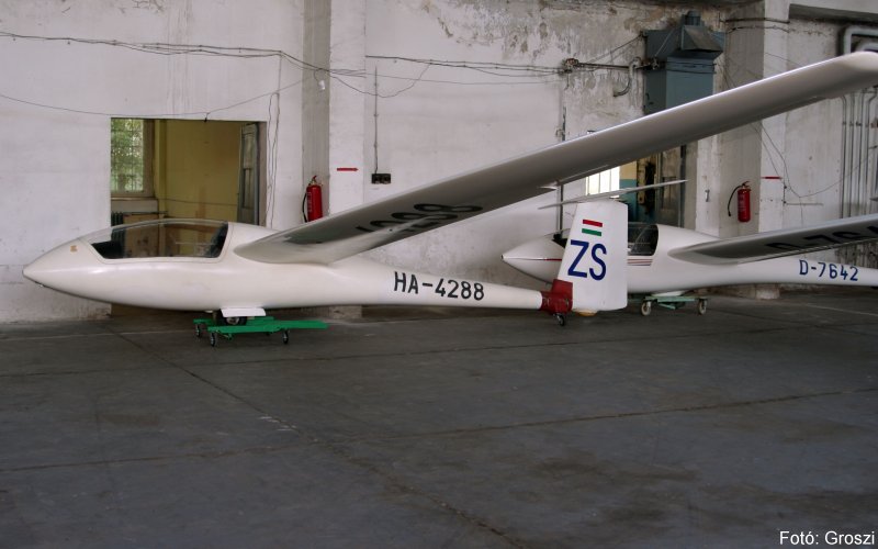Kép a HA-4288 lajstromú gépről.