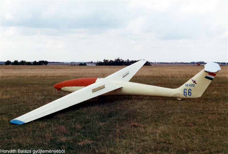 Kép a HA-4312 lajstromú gépről.