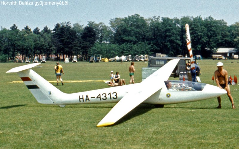 Kép a HA-4313 lajstromú gépről.