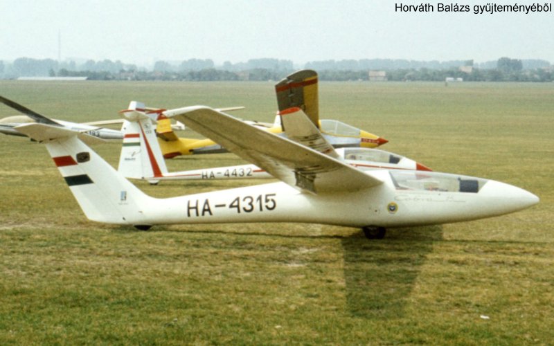 Kép a HA-4315 lajstromú gépről.