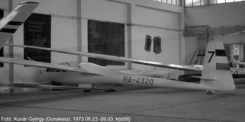 Kép a HA-4320 lajstromú gépről.