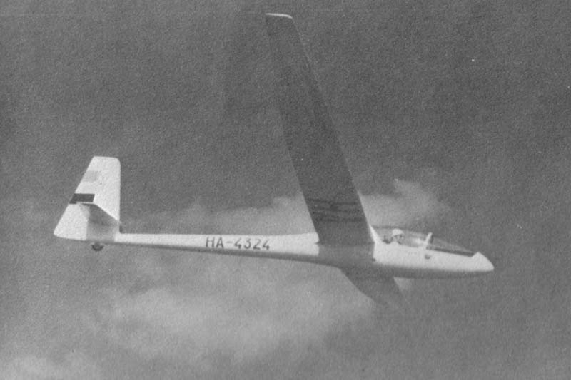 Kép a HA-4324 lajstromú gépről.